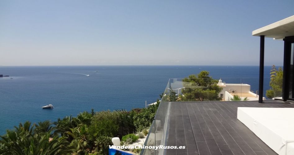 Villa en primera linea de mar en Ibiza